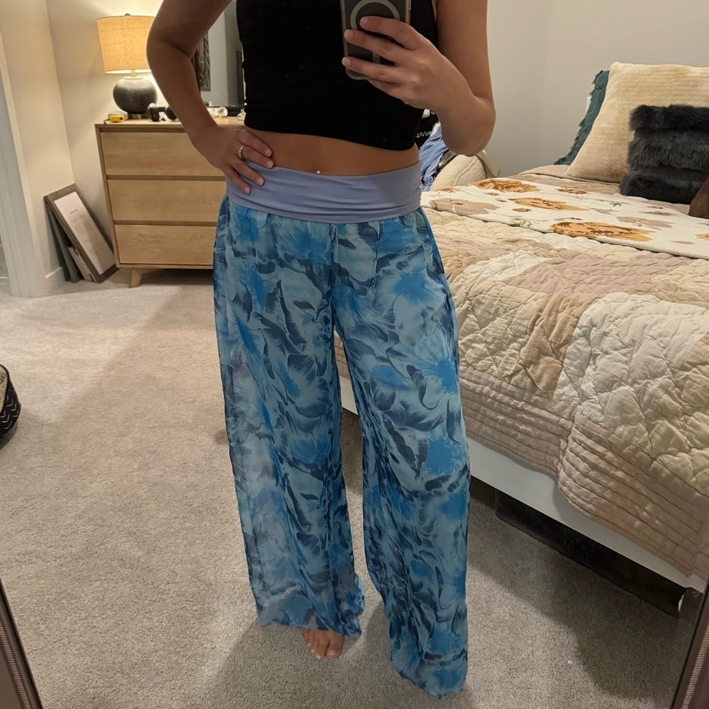 Italian Fashion • Floral Stretch Waist Wide Leg Pants - Picture 2 of 3